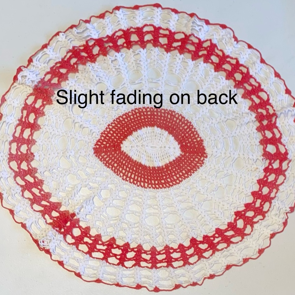 Vintage 1950s Crochet 4-Piece Doily Set in Red and White - Picture 13 of 16